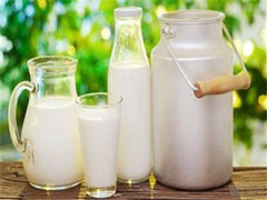 <b>牛奶，酸奶、豆浆营养大PK！你最爱喝哪种呢？</b>